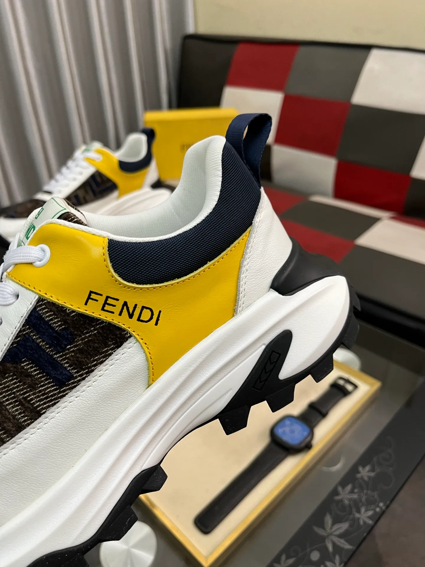Men's Men's Shoes💰458⌚️⌚️[FENDI] Fendi's classic and comfortable men's, this complex sneaker is made of soft calfskin➕genuine leather lining➕original ultra-light rubber material with rough outsole. This unique light style is suitable for the casual and refined sensibility of this season. It is comfortable and natural on the feet. It is an everyday style for casual travel in autumn and winter! 38−443️⃣colors available